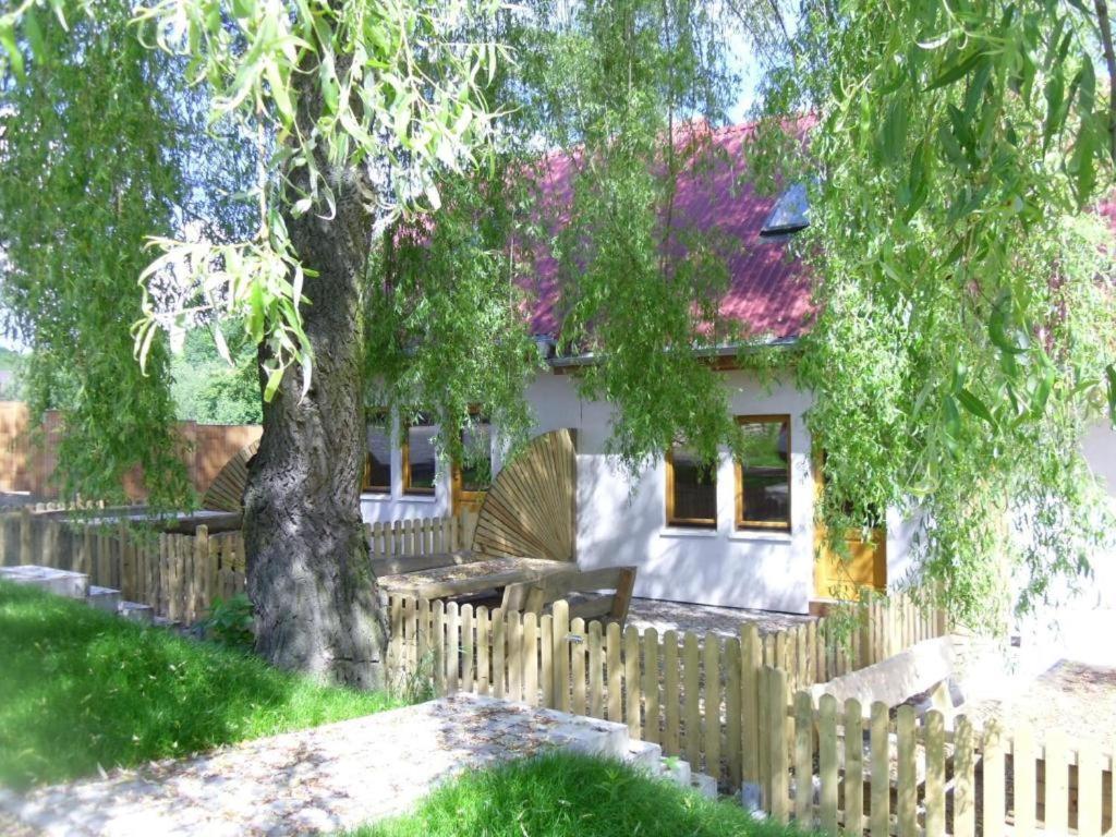 Domki Nad Jeziorem Karlowice Exterior photo