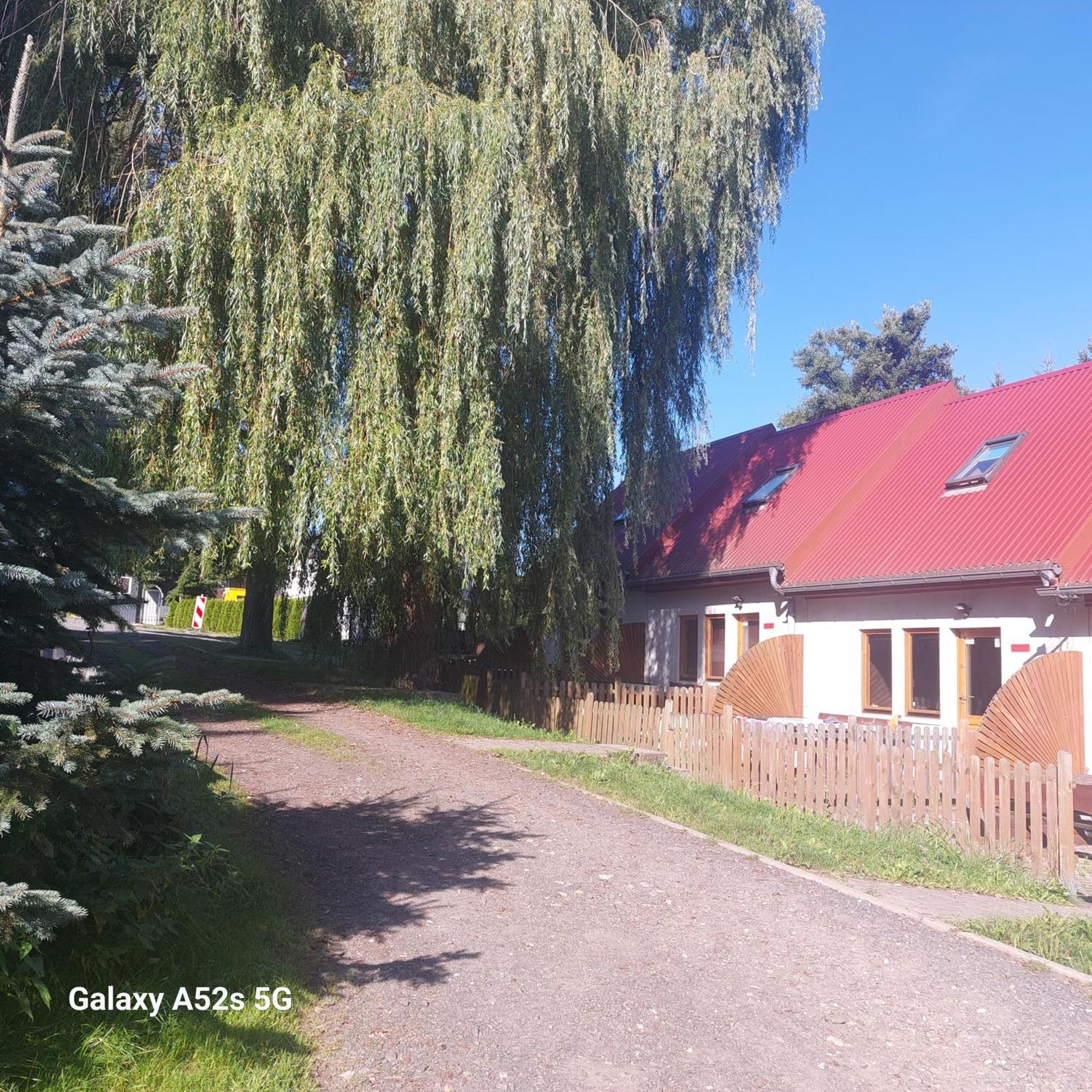 Domki Nad Jeziorem Karlowice Exterior photo