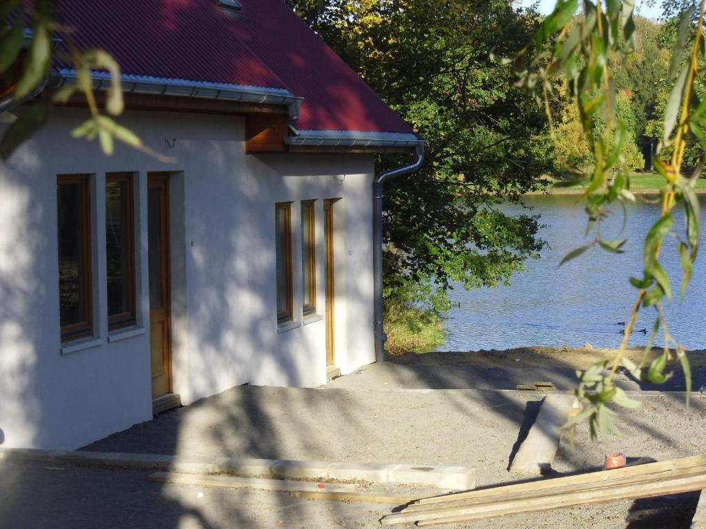 Domki Nad Jeziorem Karlowice Exterior photo