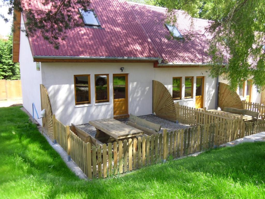Domki Nad Jeziorem Karlowice Exterior photo